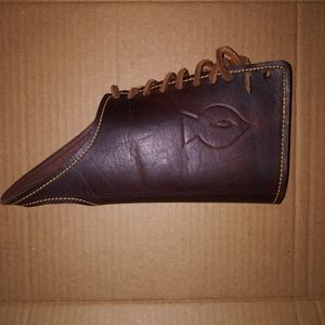 Leather wrist brace